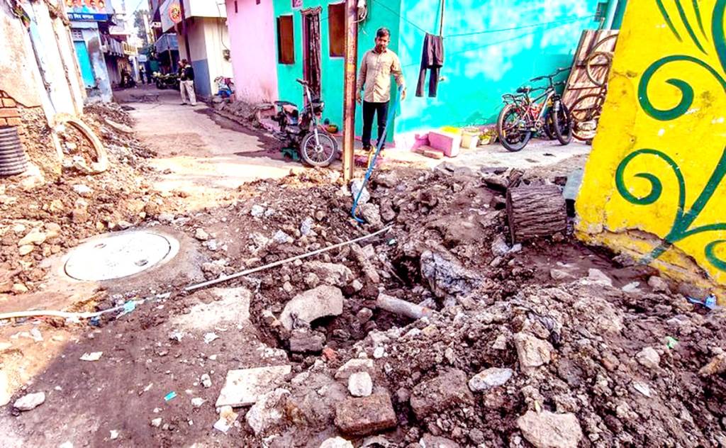 Dirty water disaster in Indore 6 deaths more than 200 hospitalized Administration claims situation is under control